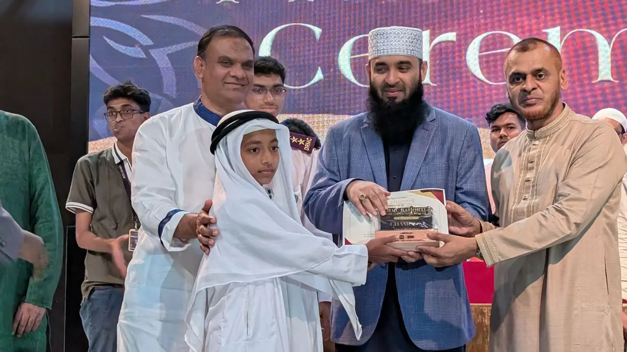 কুরআন তেলাওয়াতে প্রথম প্রত্যন্ত গ্রামের মাদরাসাছাত্র আসিফ