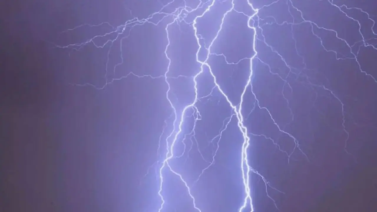 ময়মনসিংহে বজ্রপাতে দুই জনের মৃত্যু