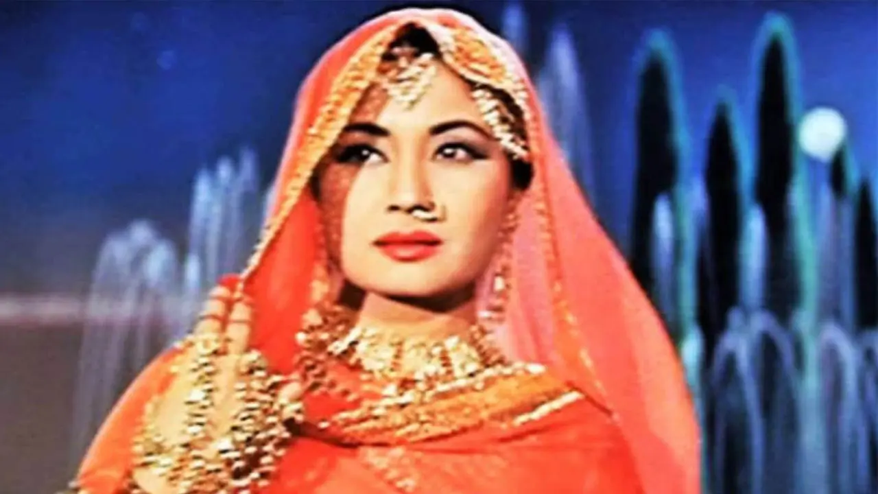 ছুরি দেখিয়ে অভিনেত্রীর অটোগ্রাফ নিয়েছিলেন ডাকাত