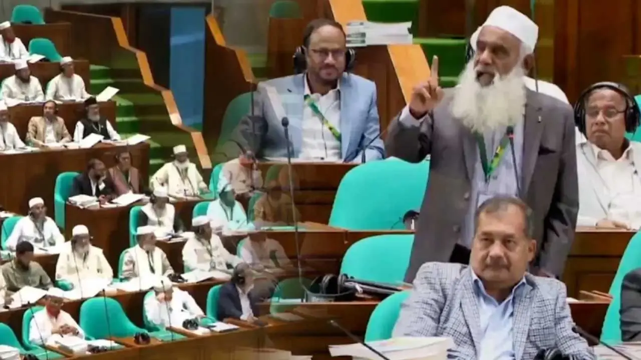 আওয়ামী লীগের আমলের উত্তরই দিচ্ছেন সড়ক মন্ত্রী : মনিরুল হক