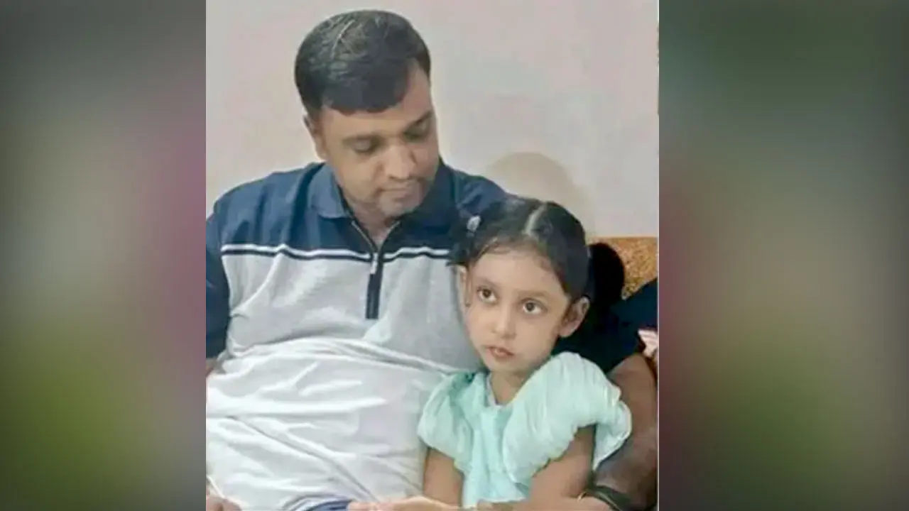 একমাত্র মেয়েকে হারিয়ে পাগলপ্রায় মা-বাবা