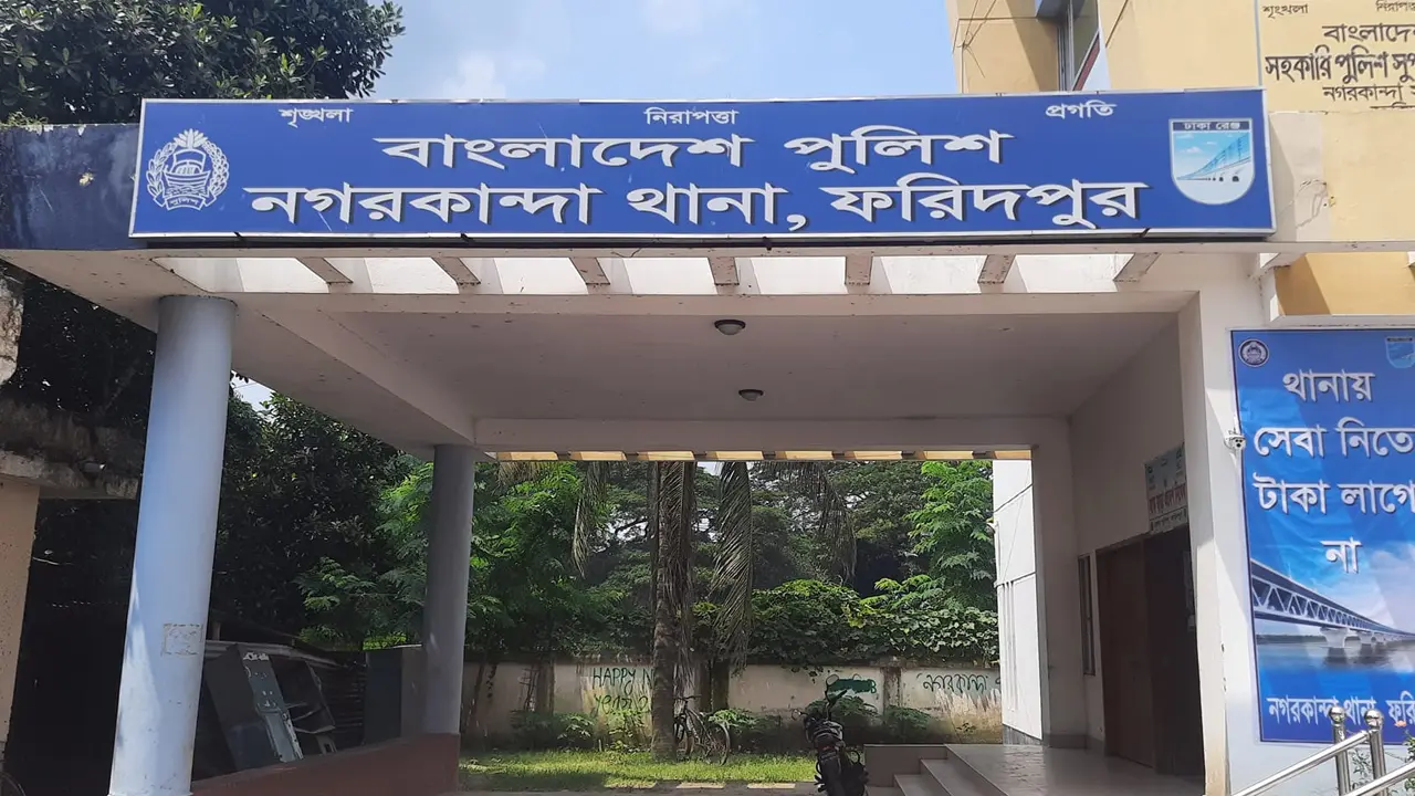 ছাগল বাঁচাতে গিয়ে ট্রেনের নিচে কাটা পড়ল বৃদ্ধ