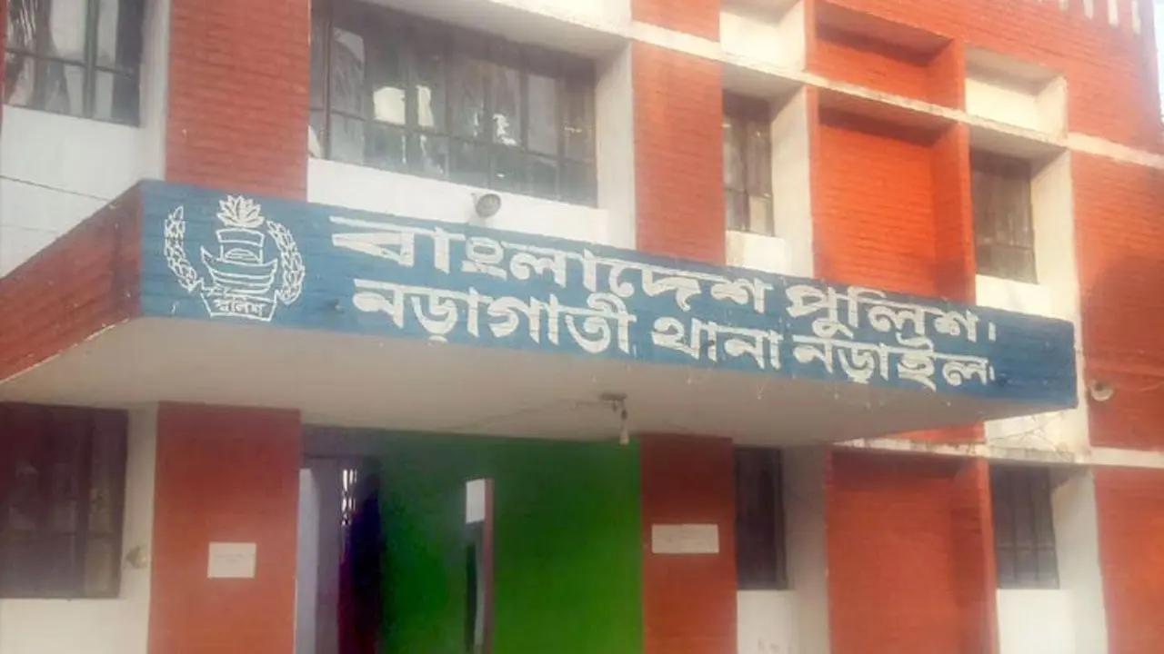 ডিভোর্স দেওয়ায় গৃহবধূর ওপর ব্লেড দিয়ে হামলা