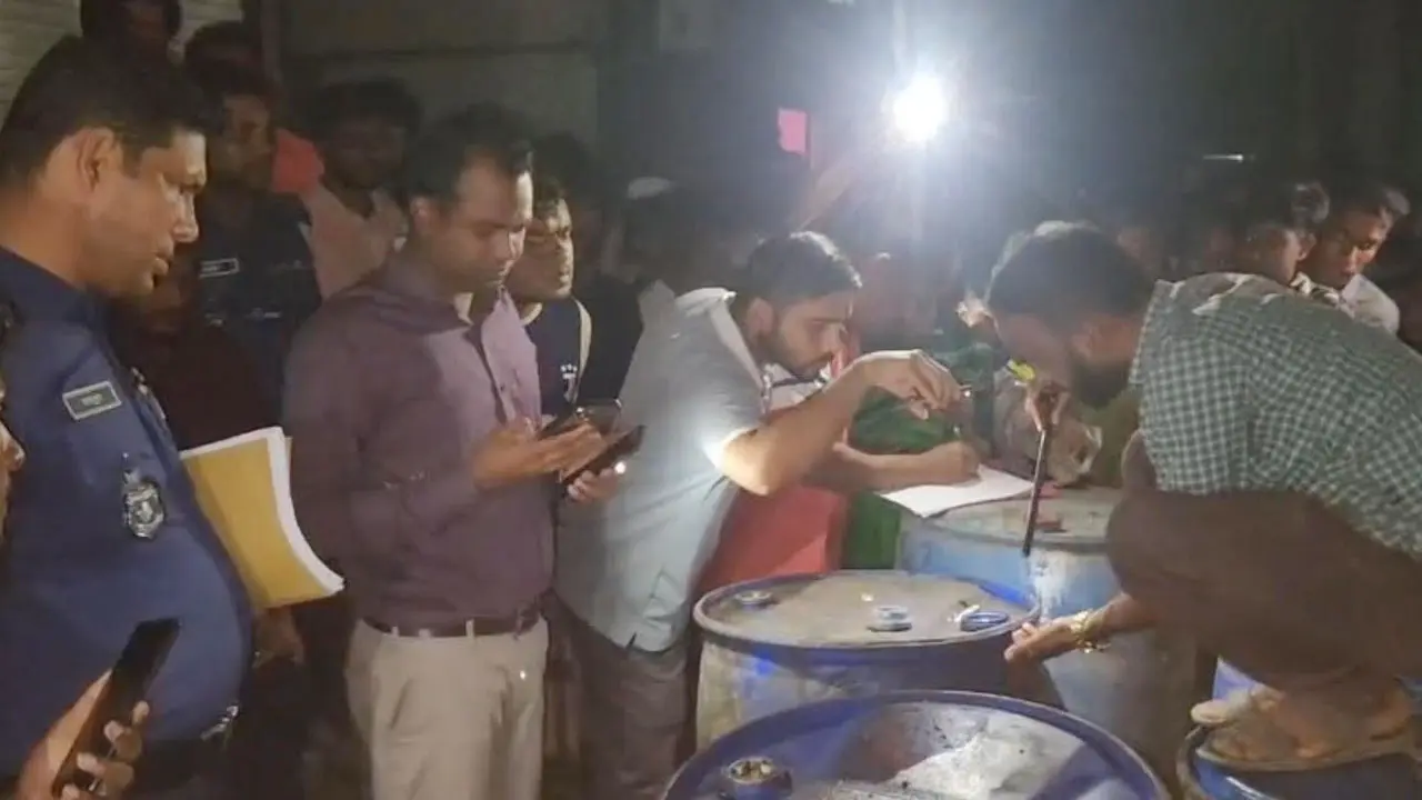 ব্রাহ্মণবাড়িয়ায় অবৈধভাবে মজুদ করা ৫ হাজার লিটার জ্বালানি তেল জব্দ