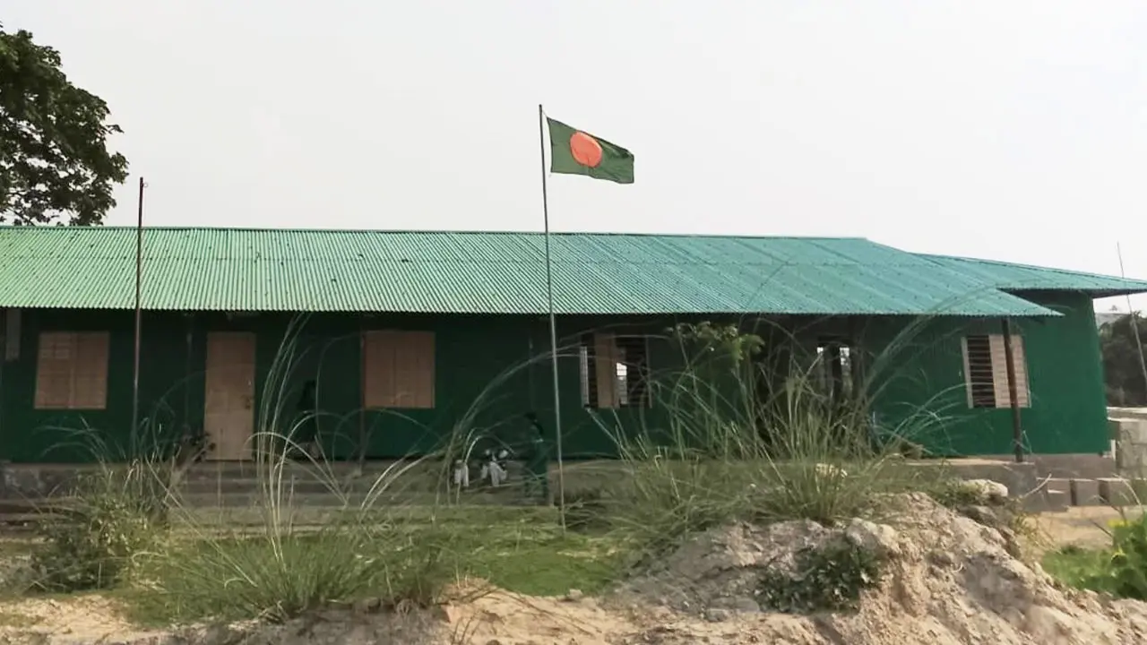 বিদ্যালয়ে পৌঁছায়নি বিদ্যুৎ, গরমে অসুস্থ শিক্ষক-শিক্ষার্থী
