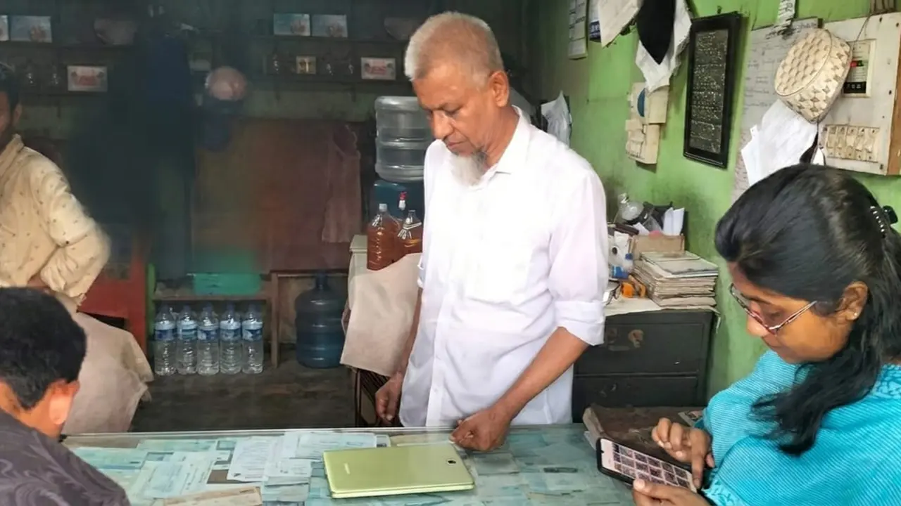 নোয়াখালীতে বেশি দামে অকটেন বিক্রি, ২০ হাজার টাকা জরিমানা