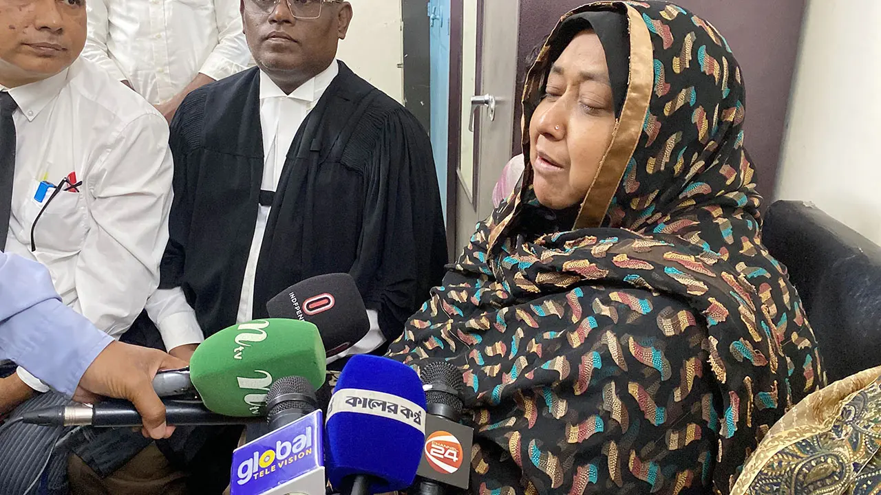 রায় পড়ার সময় ফুঁপিয়ে ফুঁপিয়ে কেঁদেছেন অদিতার মা