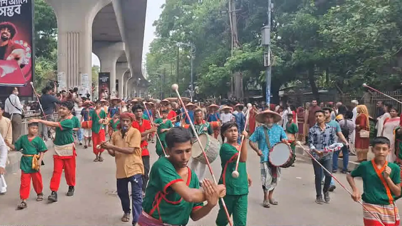 পাহাড়-সমতলের মেলবন্ধনে বৈশাখী শোভাযাত্রা, বিশেষ আকর্ষণ লাঠিখেলা