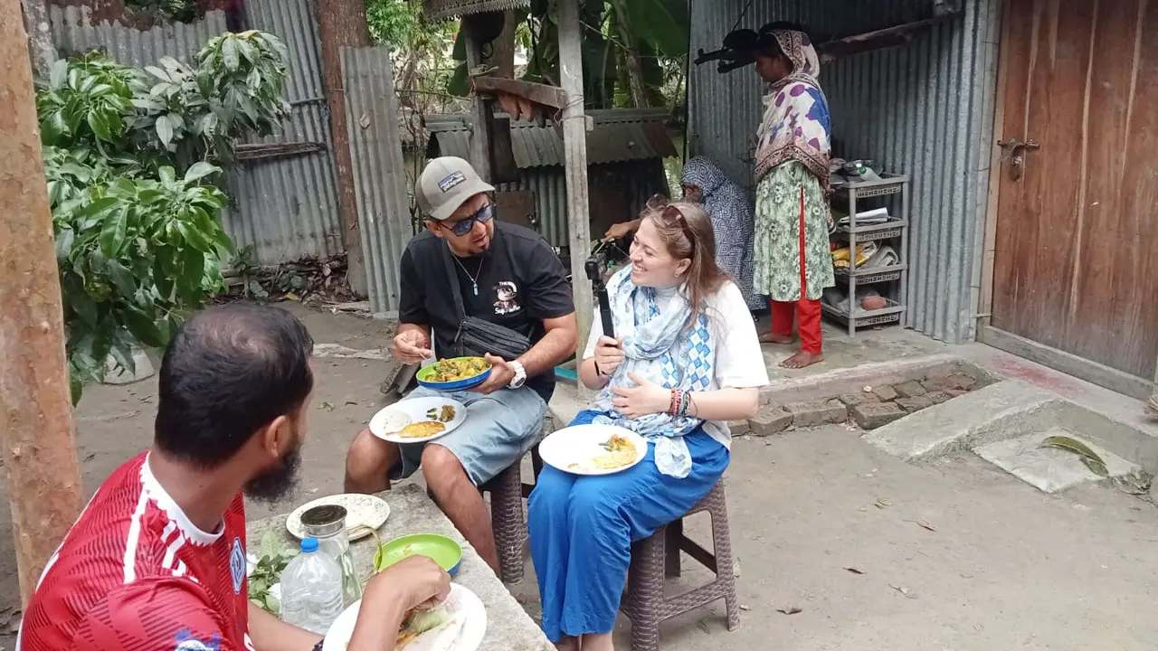 জনপ্রিয় হচ্ছে একদুয়ারিয়া গ্রাম, আতিথেয়তায় মুগ্ধ বিদেশি পর্যটকরা