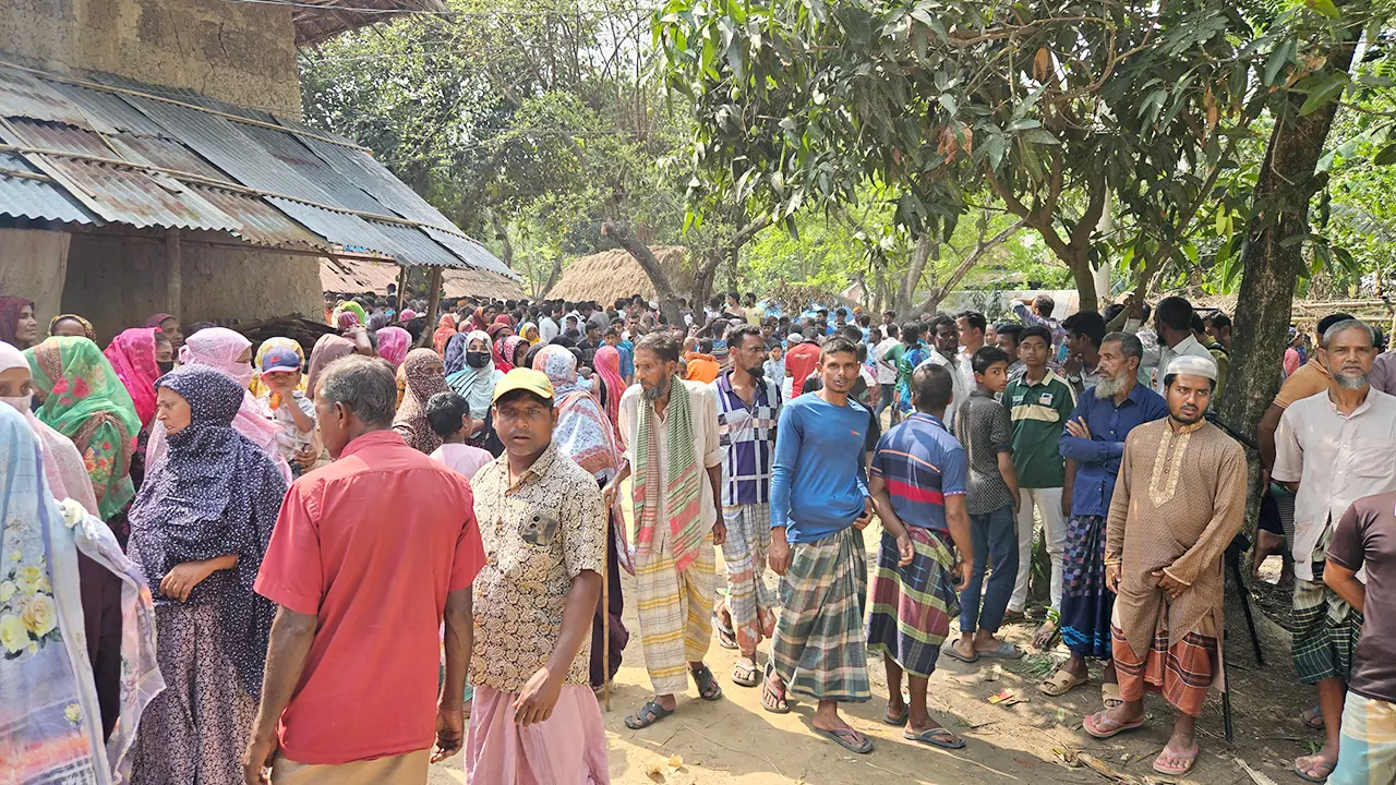 নওগাঁয় চারজনকে গলাকেটে হত্যার ঘটনায় বেরিয়ে আসছে চাঞ্চল্যকর তথ্য