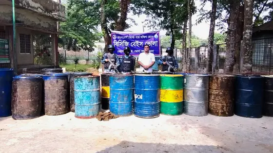 ভোলায় দোকানে মজুতকৃত ৩ হাজার ৭৫০ লিটার তেল জব্দ