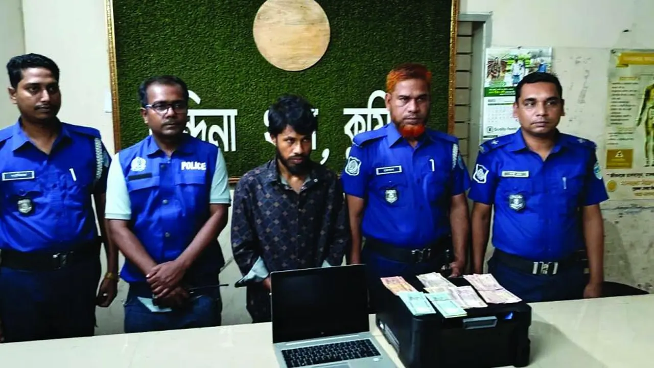 কুমিল্লায় জাল টাকা তৈরির সরঞ্জামসহ কলেজছাত্র আটক