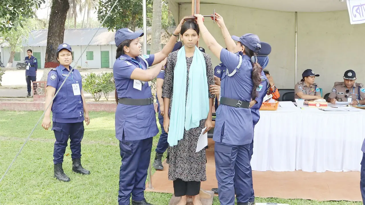 বাংলাদেশ পুলিশে বিশাল নিয়োগ বিজ্ঞপ্তি, আবেদন করবেন যেভাবে