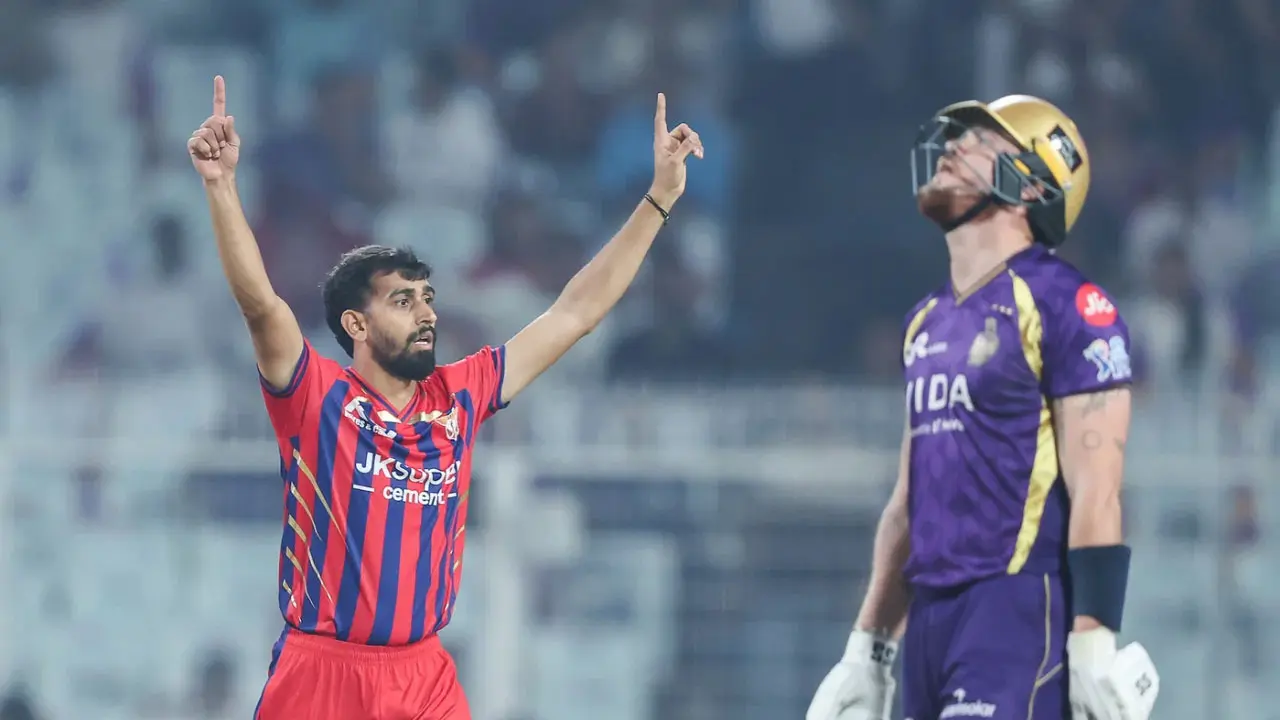বাবার হাতে মার খাওয়া সেই ছেলেটি এখন ব্যাটারদের ত্রাস