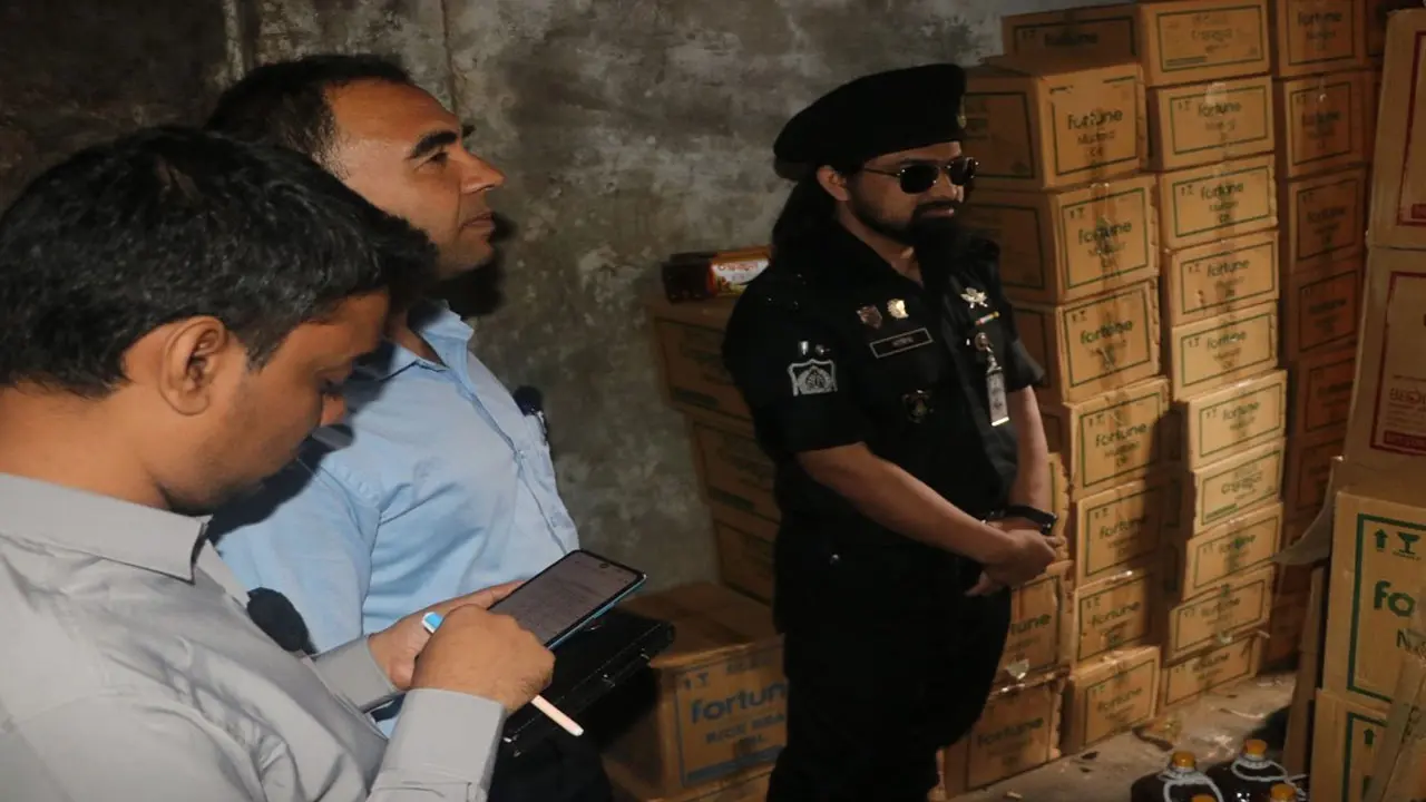 র্যাবের অভিযানে ১ লাখ ৬৫ হাজার ২৫ লিটার ভোজ্য তেল জব্দ