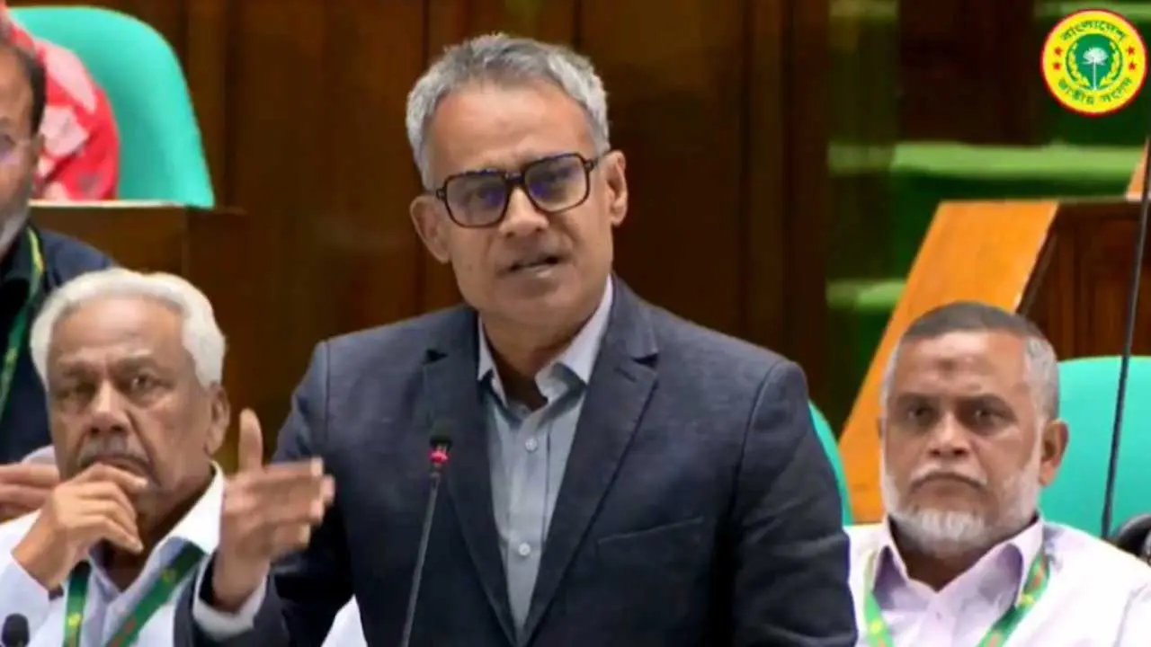 ভারত থেকে ২০০ ব্রডগেজ কোচের ক্যারেজ রেলের বহরে যুক্ত হবে : সড়কমন্ত্রী