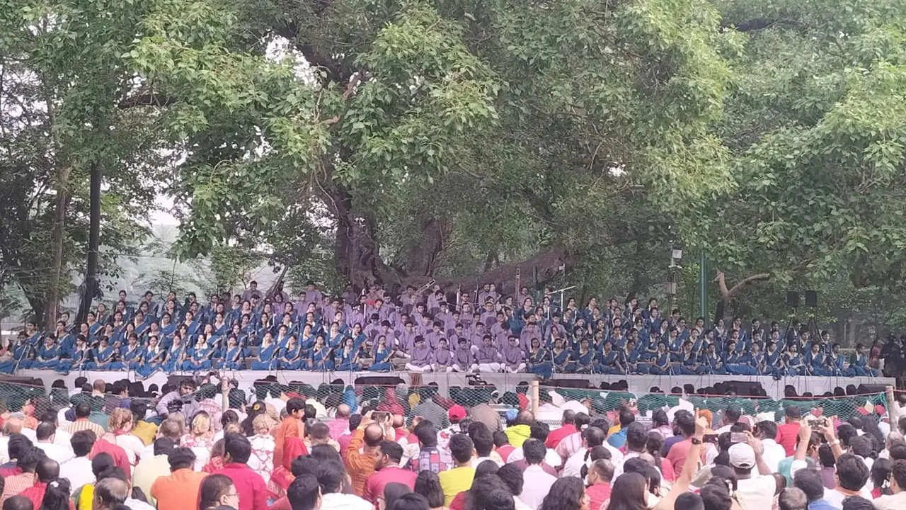 রমনার বটমূলে চলছে বর্ষবরণে ছায়ানটের বর্ণিল আয়োজন
