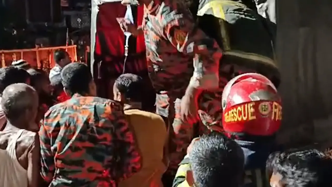 কুড়িগ্রামে ট্রাক-মাইক্রোবাস সংঘর্ষে নিহত ৩, আহত ১৩