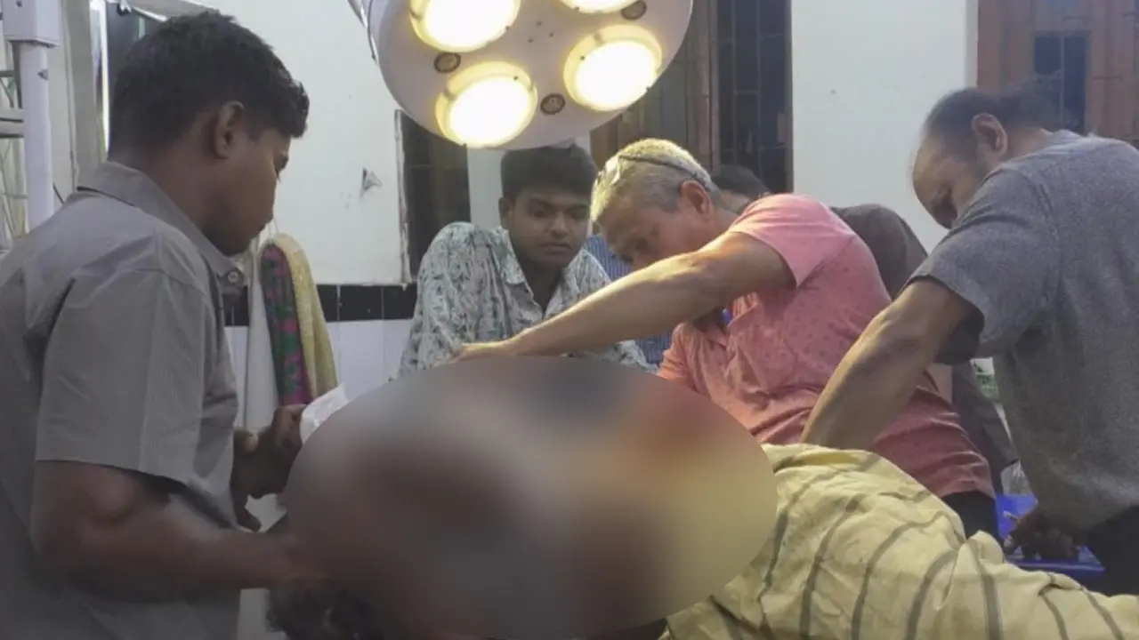 এলাকায় ফিরেই হামলা, আ.লীগের বিরুদ্ধে বিএনপি কর্মীর হাত-পা ভাঙার অভিযোগ