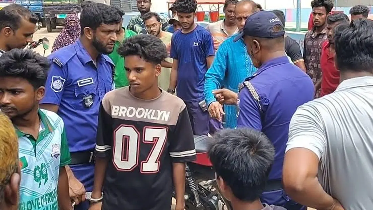 সিরিয়াল ভেঙে তেল নেওয়ায় যুবকের ১৫ দিনের কারাদণ্ড
