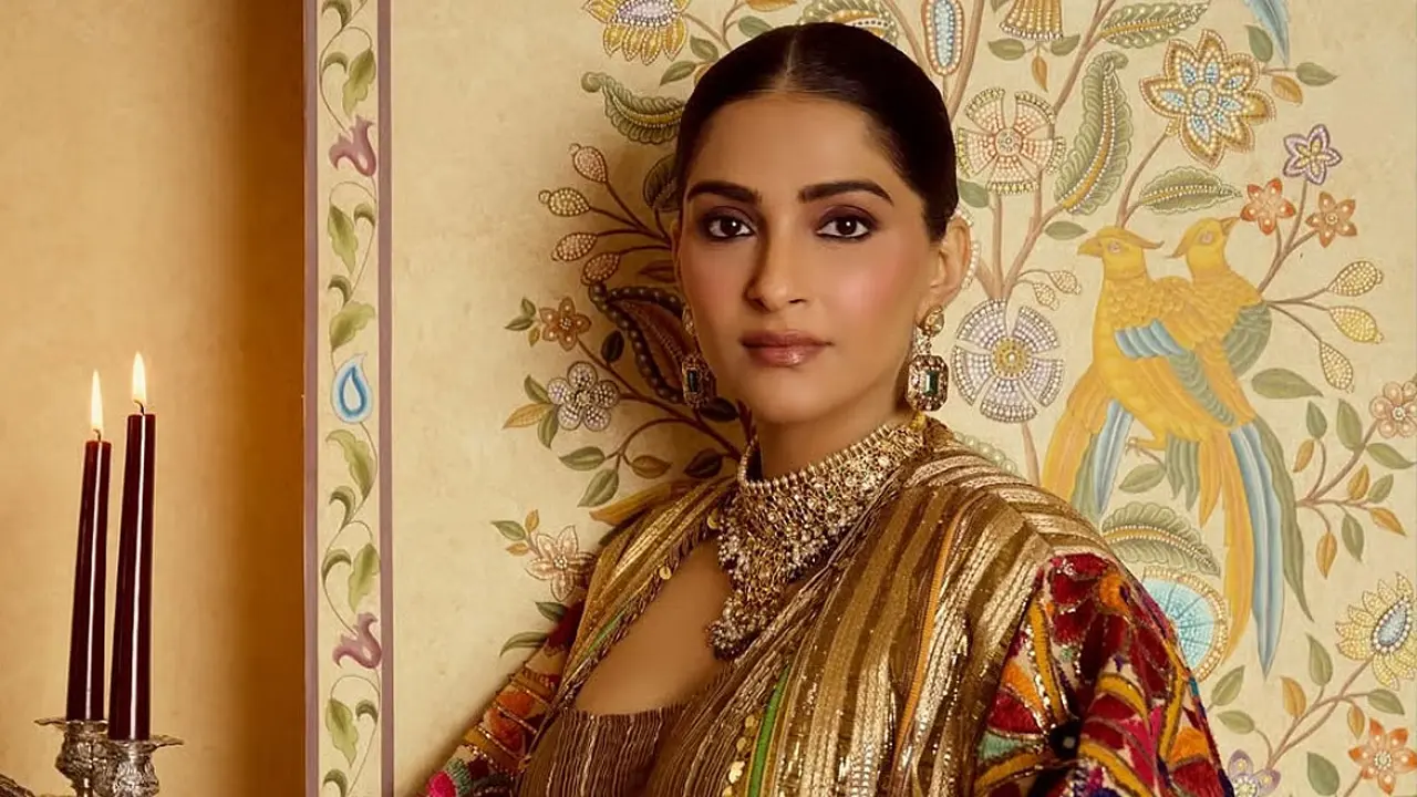 সোনমের দ্বিতীয় ছেলের ছবি প্রকাশ