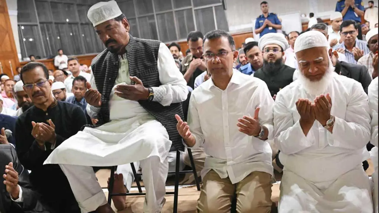 স্পিকারের সহধর্মিণীর দোয়া মাহফিলে অংশ নিলেন প্রধানমন্ত্রী