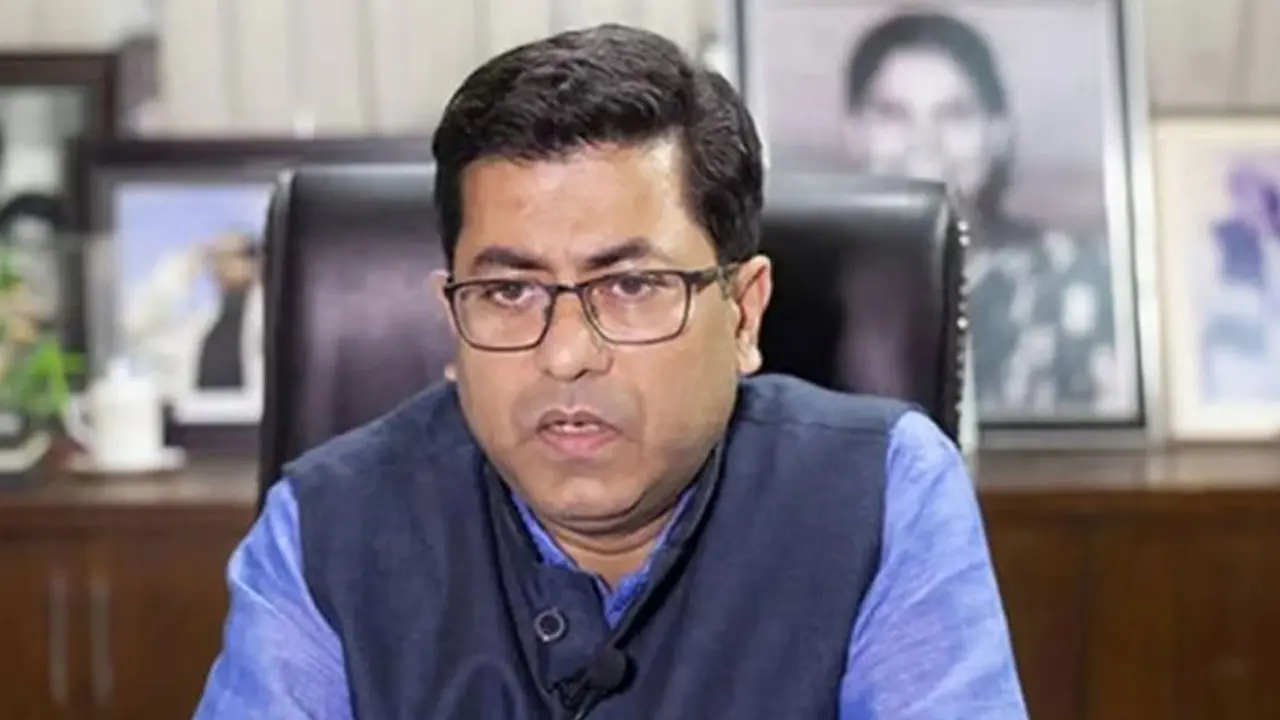 সাবেক মেয়র তাপস ও তার স্ত্রীর ছয়টি ক্রেডিট কার্ড ব্লকের নির্দেশ