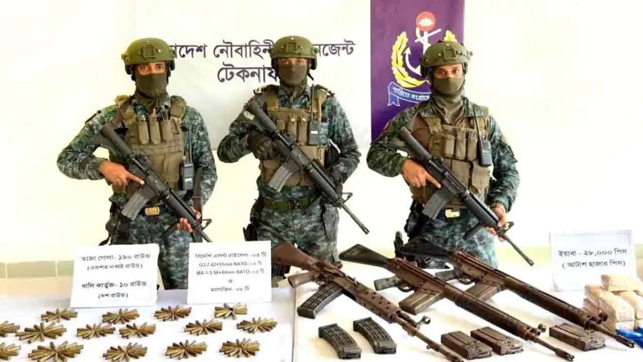 টেকনাফে নৌবাহিনীর অভিযানে বিদেশি আগ্নেয়াস্ত্র, গোলাবারুদ জব্দ