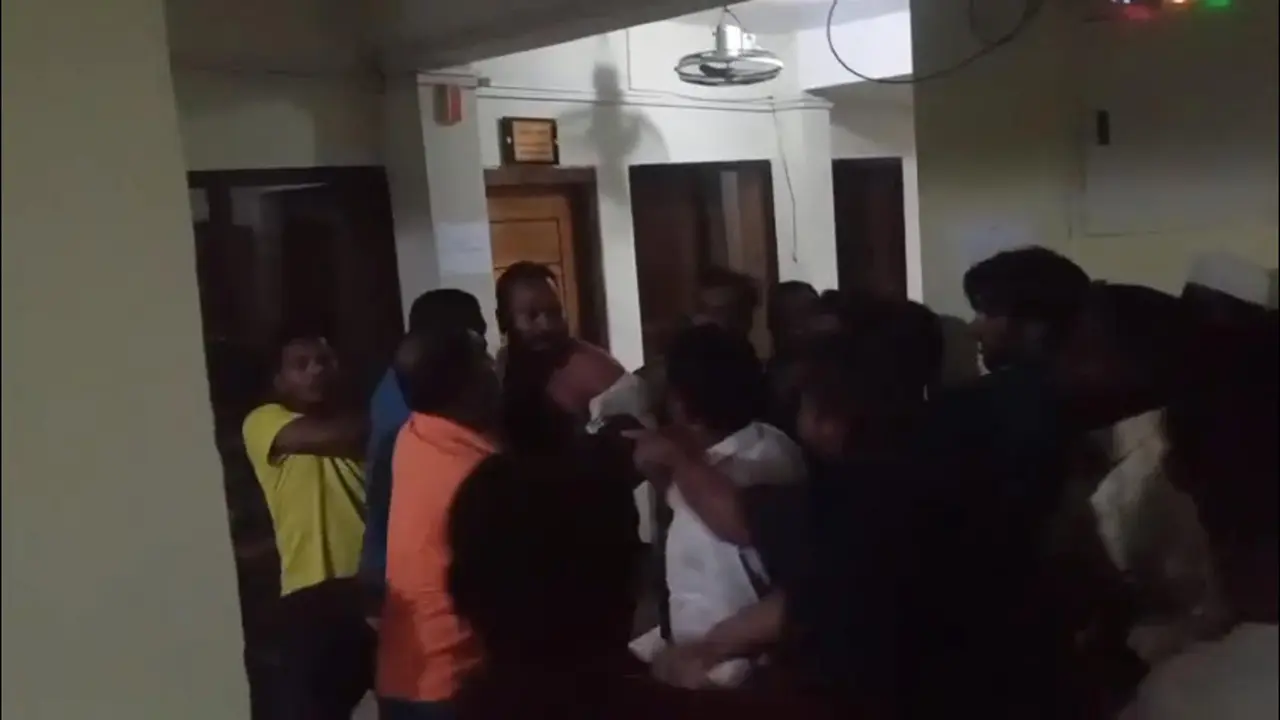 ঠাকুরগাঁওয়ে ছাত্রদল-গণঅধিকারের নেতাকর্মীদের সংঘর্ষ