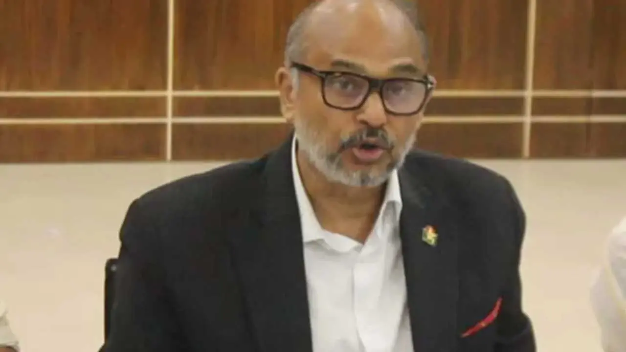 ‘সরকারি চাকরিজীবীদের নতুন বেতন কাঠামো নিয়ে সরকার কাজ করছে’