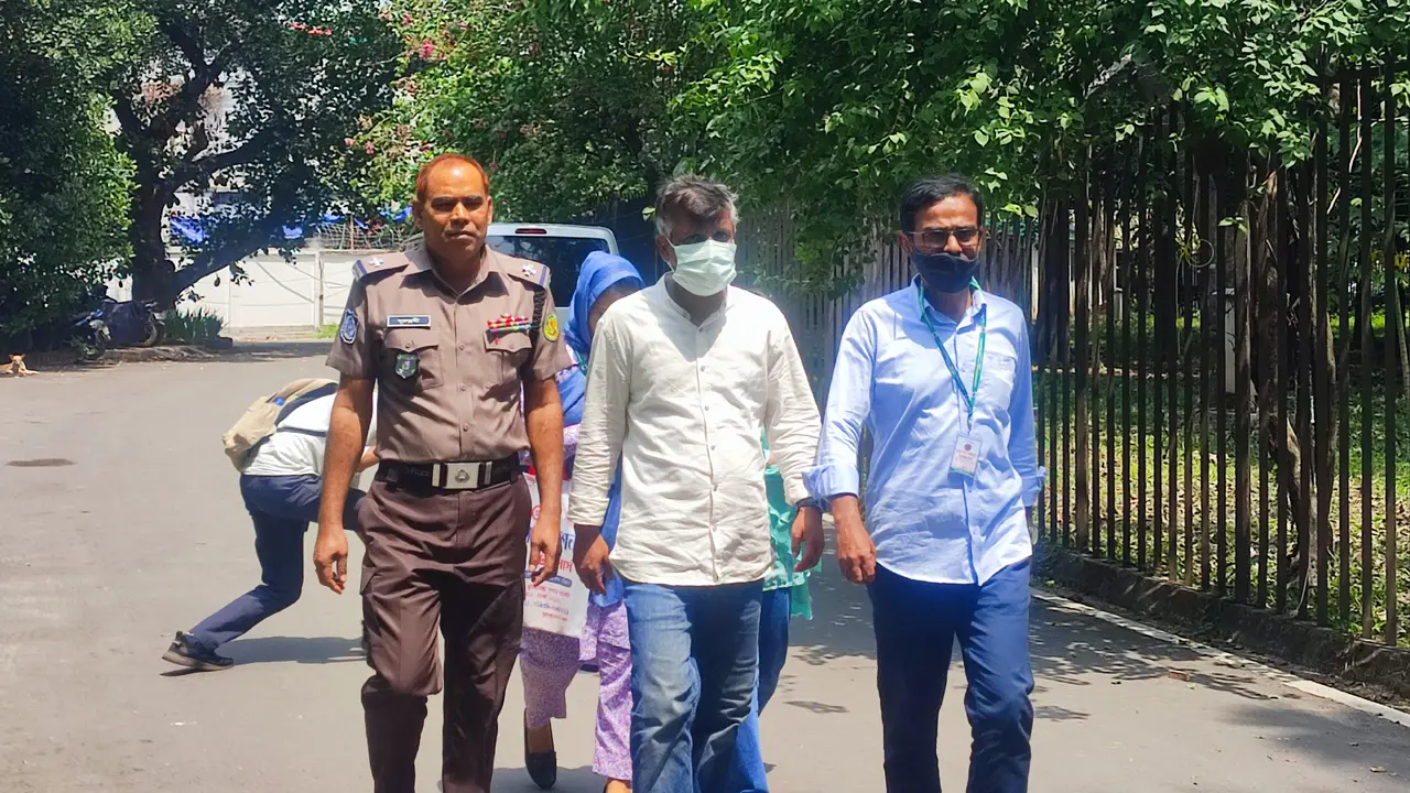 ১২ হাজার কোটি টাকা লেনদেন দাবি, সেই পাটোয়ারী বাবুর আত্মসমর্পণ