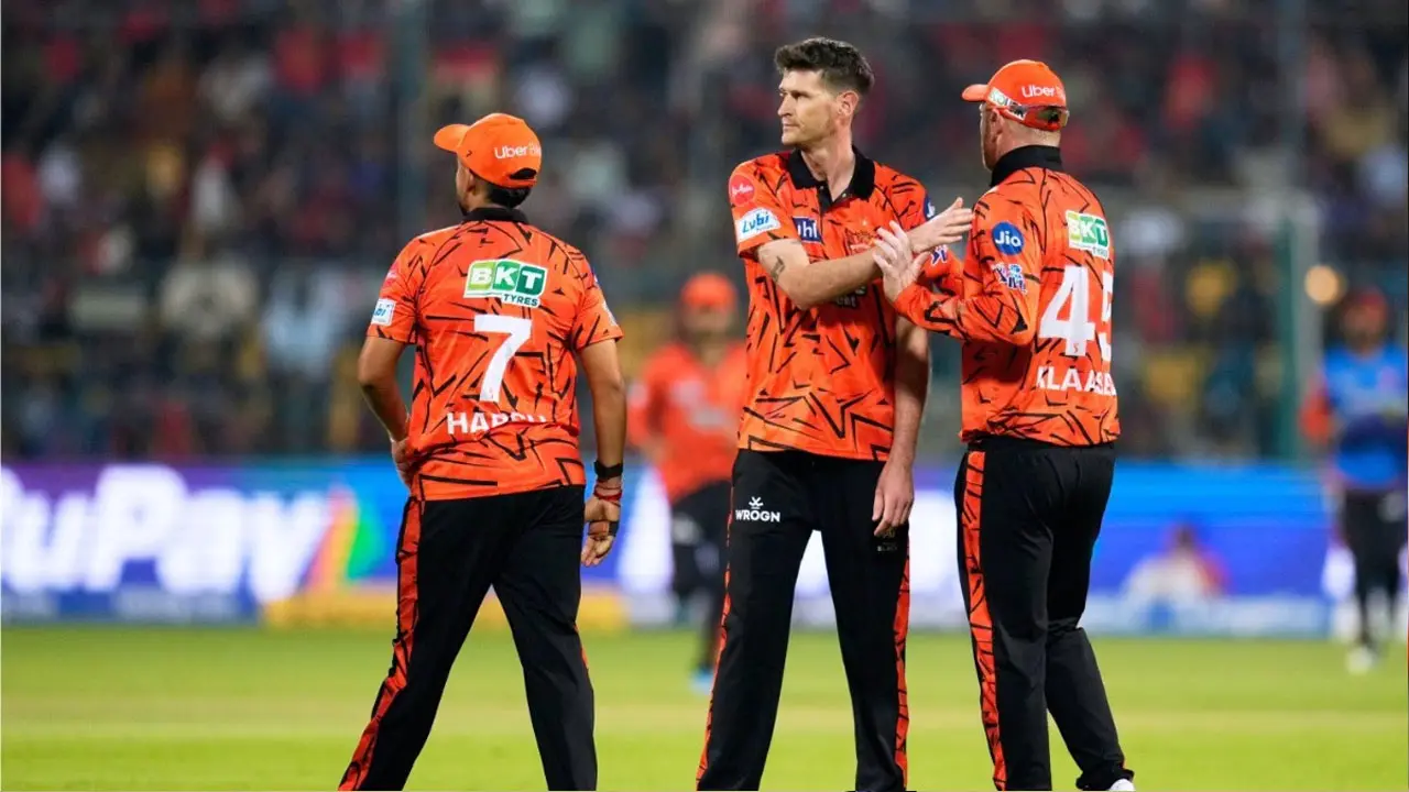 ছিটকে গেল হায়দরাবাদের আরেক বিদেশি পেসার