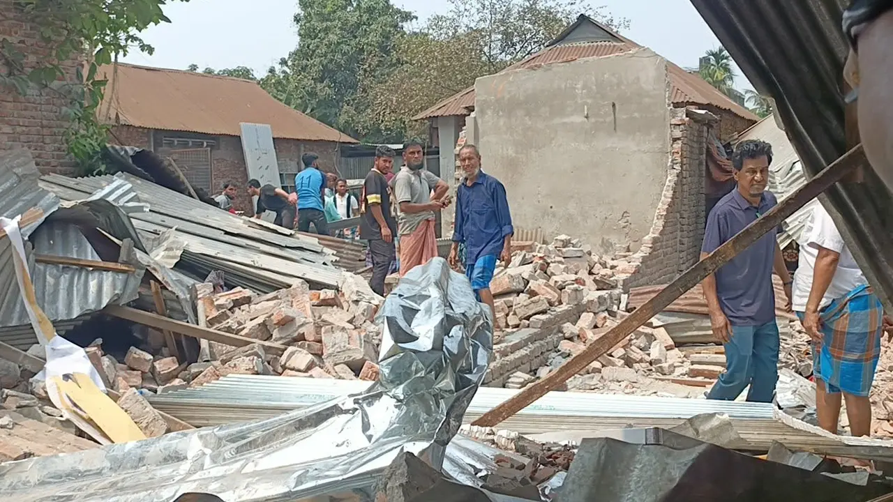কুমিল্লায় দেয়াল ধসে হোটেল ম্যানেজারের মৃত্যু