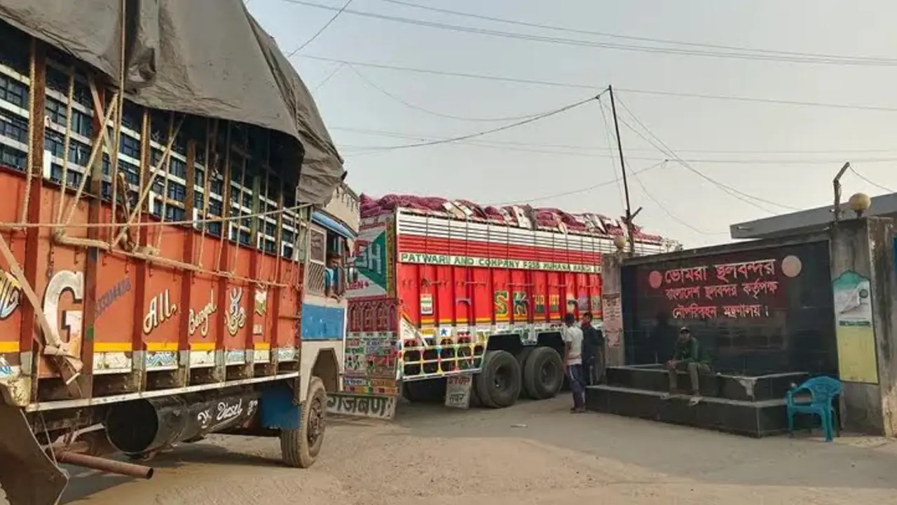 জুলাই গণ-অভ্যুত্থান দিবসে ভোমরা স্থলবন্দরে আমদানি-রপ্তানি বন্ধ