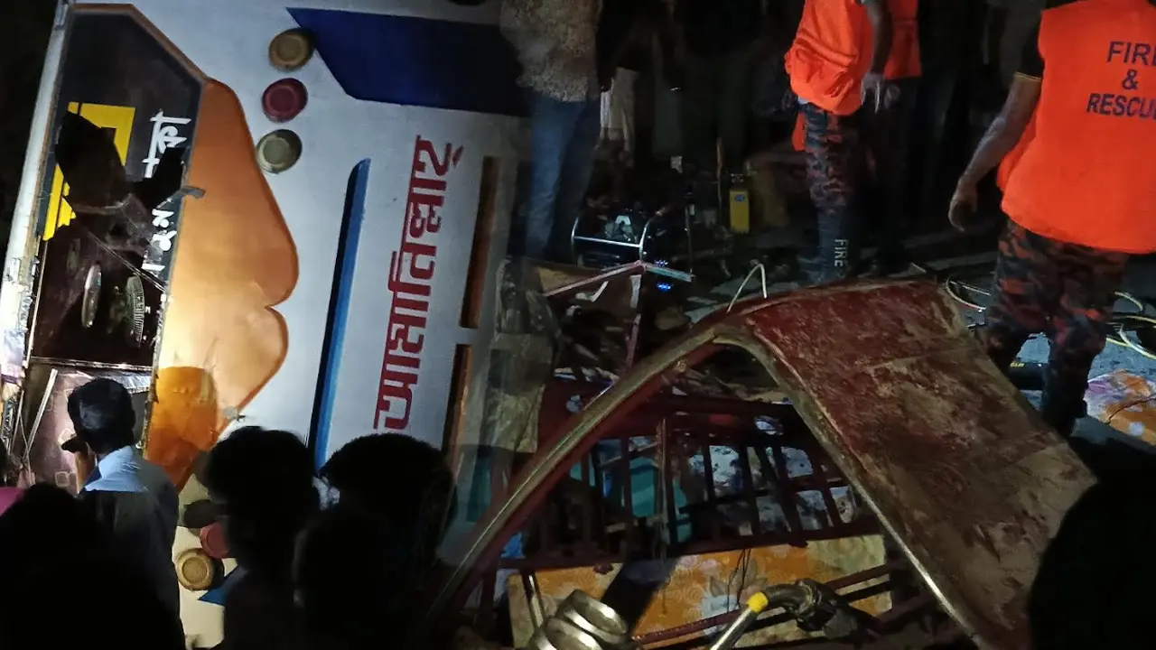 জামালপুরে অটোরিকশায় বাসের ধাক্কা, নিহত ৪