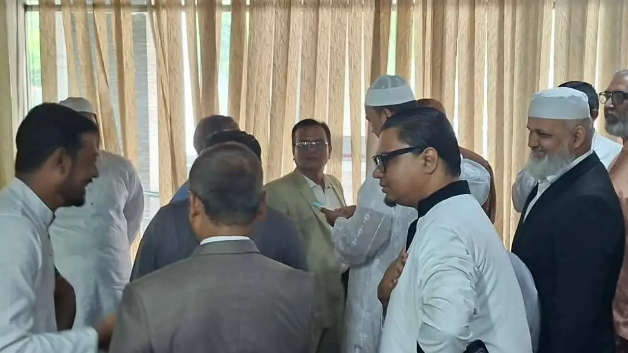 রাষ্ট্রপতি প্রার্থীর মনোনয়নপত্র দাখিল করতে ইসিতে ১১ দলীয় জোট