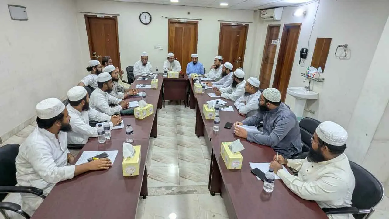 গণমাধ্যমকর্মীদের সঙ্গে কওমি মাদ্রাসা শিক্ষা বোর্ডের মতবিনিময়