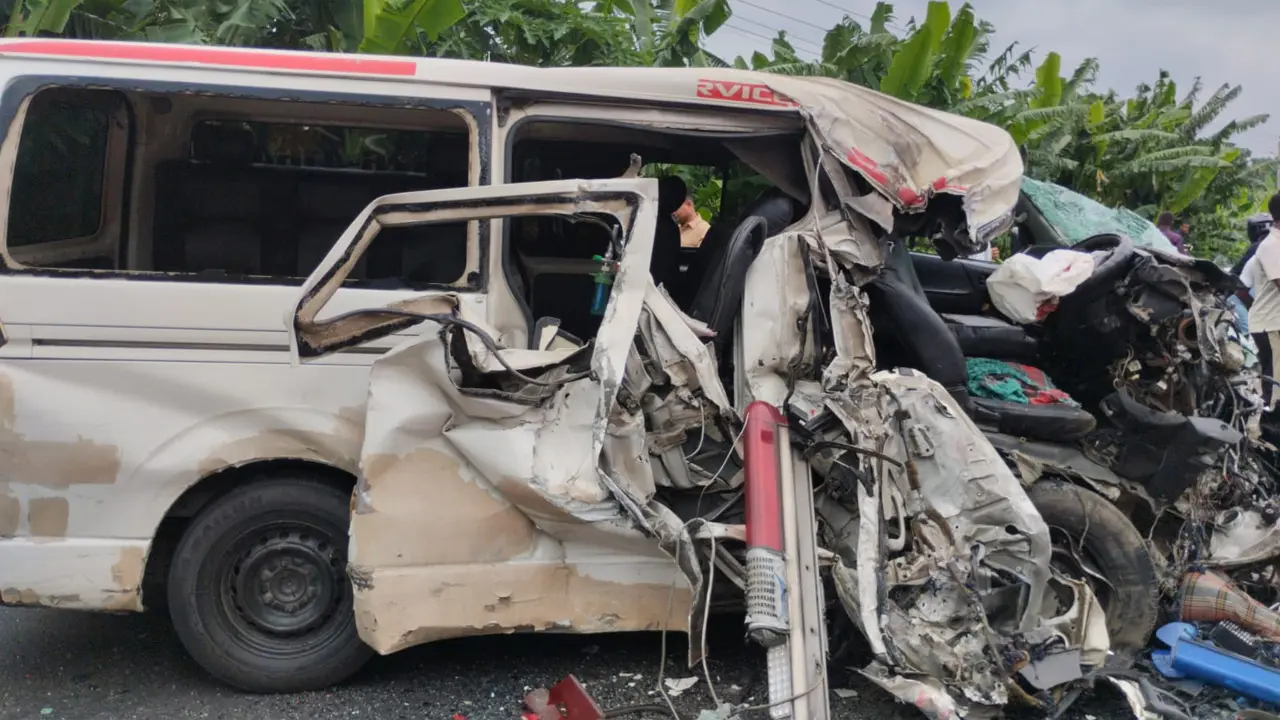 চিকিৎসা শেষে বাড়ি ফেরার পথে দুর্ঘটনা, আবারও আহত হয়ে হাসপাতালে যুবক