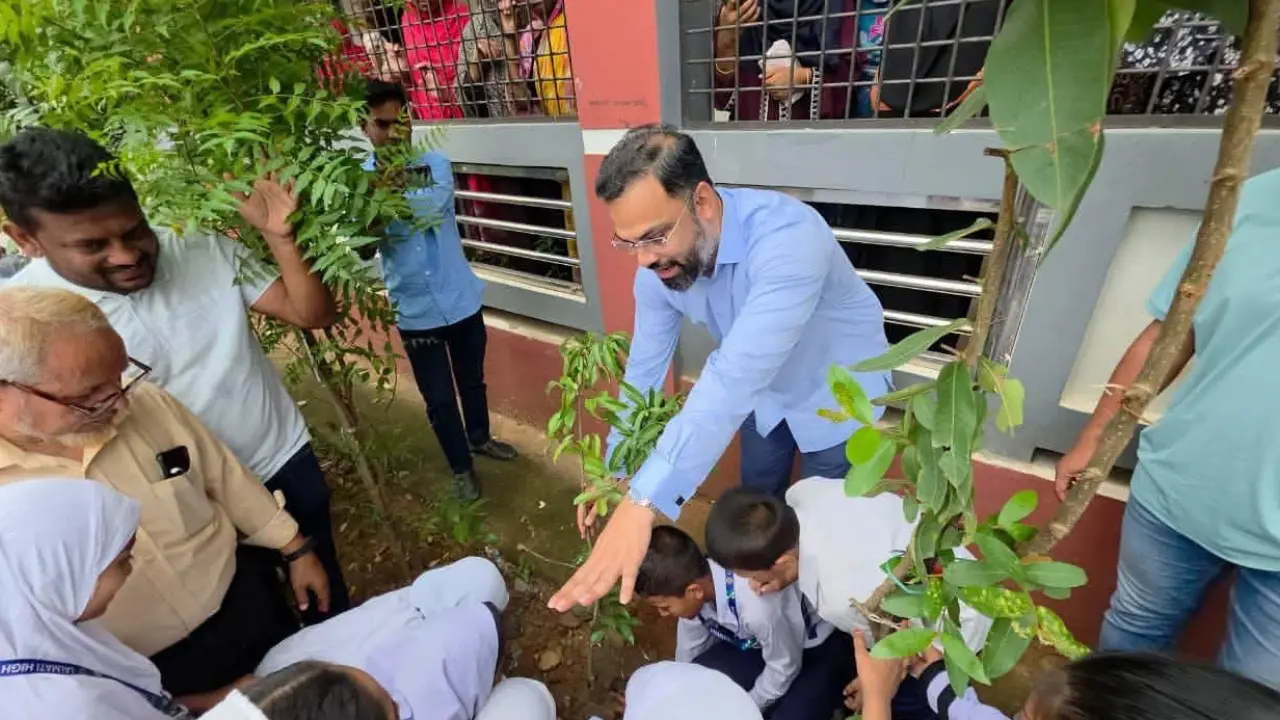 ‘একটি গাছ লাগান, হাজার প্রাণ বাঁচান’ শিক্ষার্থীদের নিয়ে বৃক্ষরোপণ