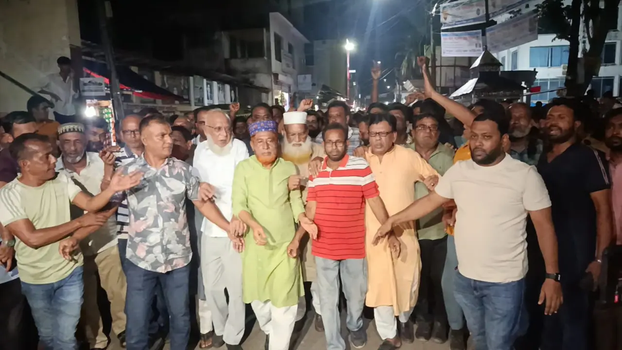 পার্থ মন্ত্রী হওয়ায় ভোলায় আনন্দ মিছিল ও মিষ্টি বিতরণ