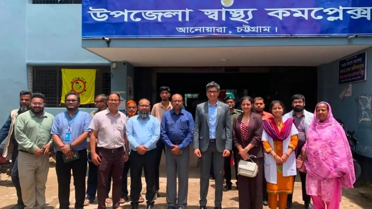 আনোয়ারার স্বাস্থ্যসেবা ও টিকাদান কার্যক্রম পরিদর্শনে ডব্লিউএইচও