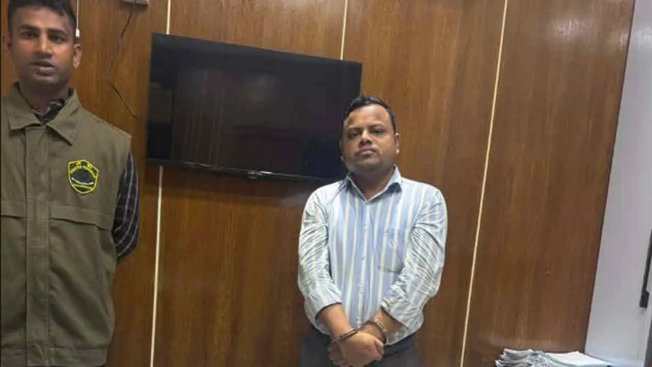 প্রধানমন্ত্রীর এপিএসের নামে ফেক আইডি খুলে প্রতারণা : এক আসামি রিমান্ডে