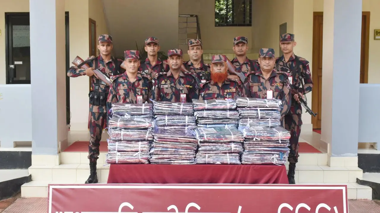 খাগড়াছড়ি সীমান্তে ১৯ লাখ টাকার ভারতীয় শাড়ি জব্দ