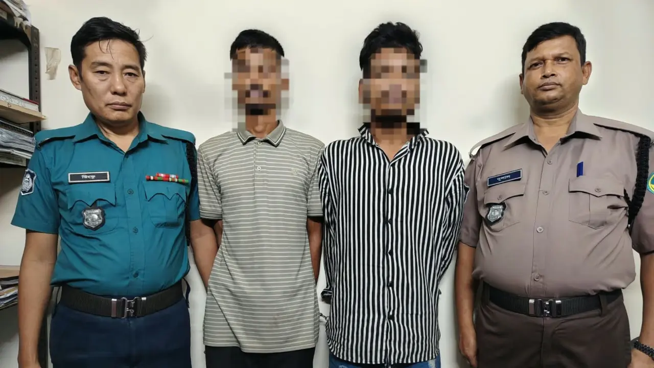 চট্টগ্রামে ১২ লাখ টাকা মূল্যের স্বর্ণালংকার চুরির ঘটনায় দুজন গ্রেপ্তার