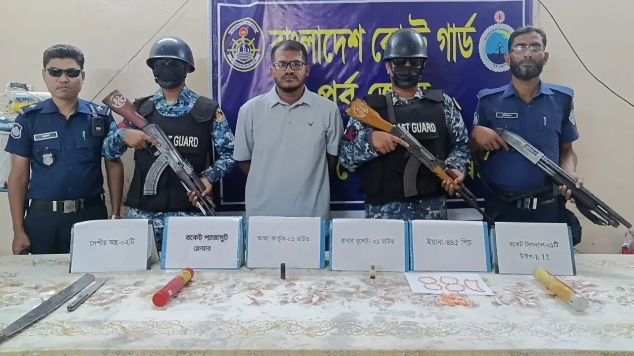 চট্টগ্রামে যৌথ অভিযানে ইয়াবা-অস্ত্রসহ মাদক কারবারি গ্রেপ্তার