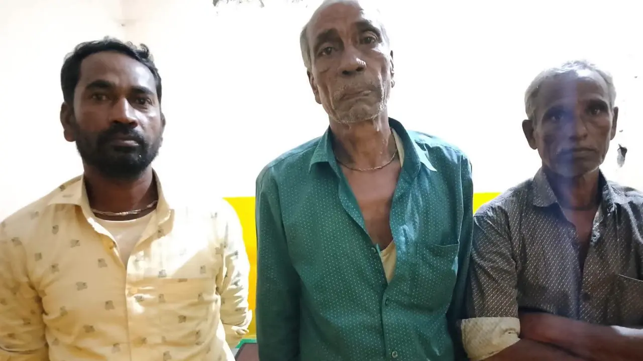 চাঁদা না পেয়ে ব্যবসায়ীকে কুপিয়ে জখম, নারীসহ গ্রেপ্তার ৪