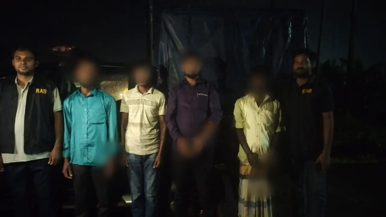 চট্টগ্রামে মাছের ঘের দখল নিয়ে হত্যাকাণ্ড, ফেনীতে গ্রেপ্তার ৪