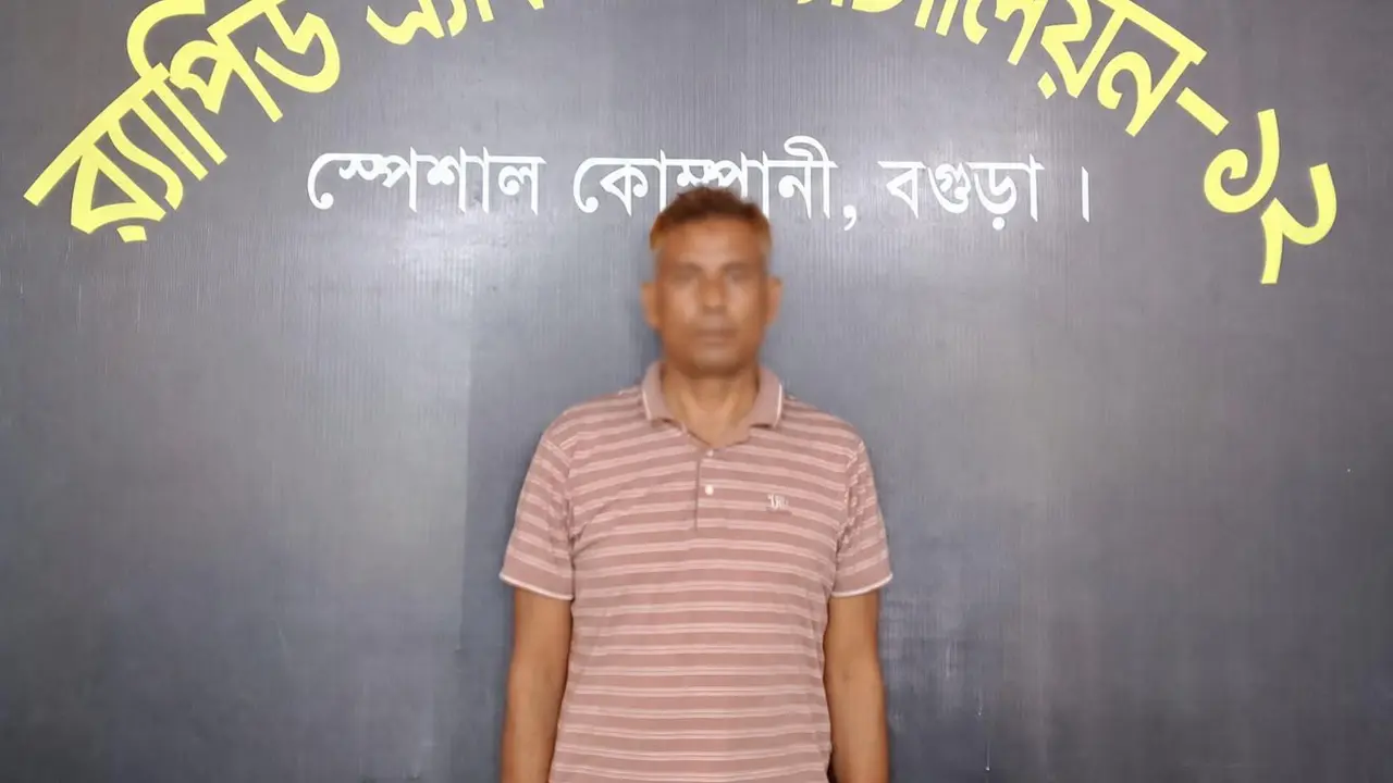 বগুড়ায় বাসচাপায় ৭ দিনমজুর নিহত : ২০ দিন পর চালক গ্রেপ্তার