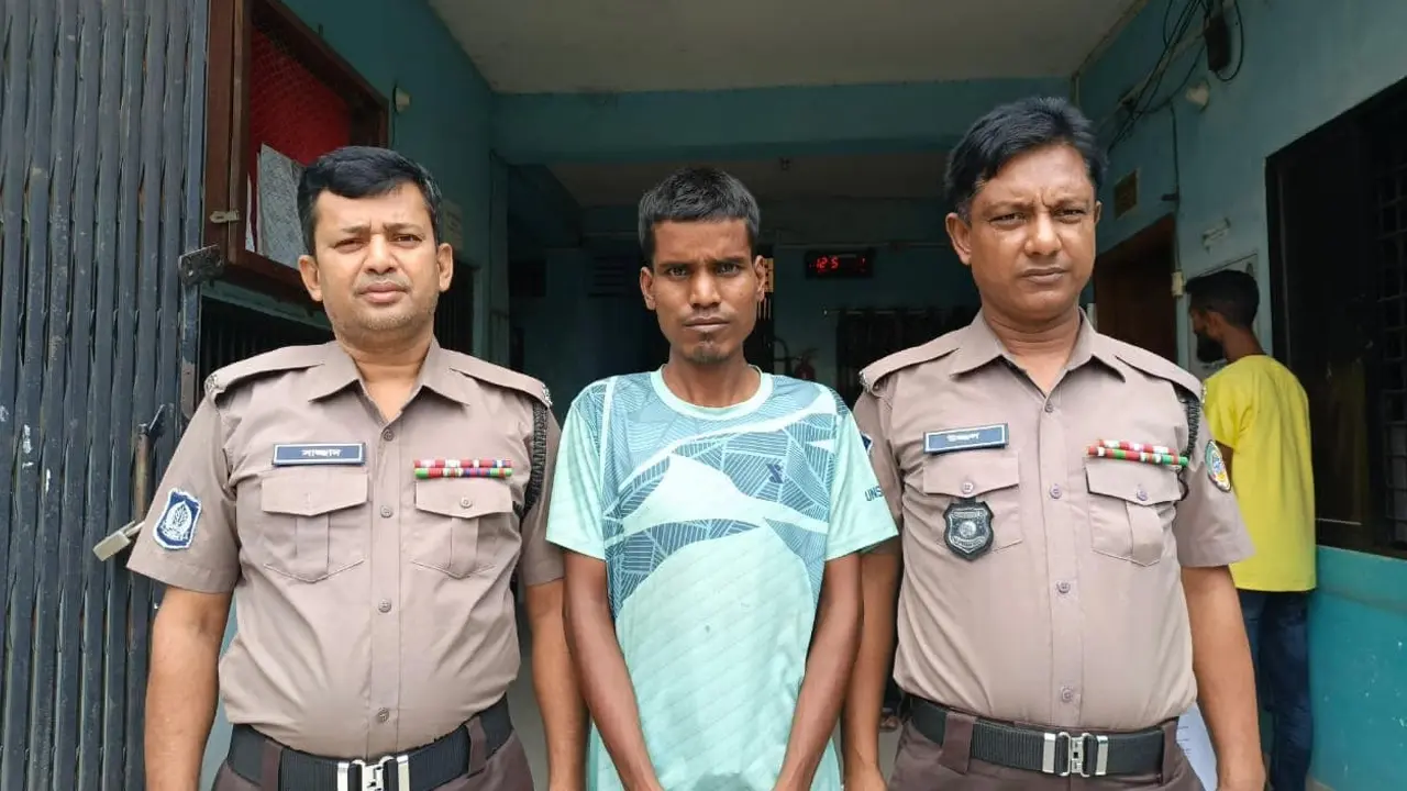নগ্ন ভিডিও ধারণ ও ফেসবুকে ছড়িয়ে দেওয়ায় যুবক গ্রেপ্তার