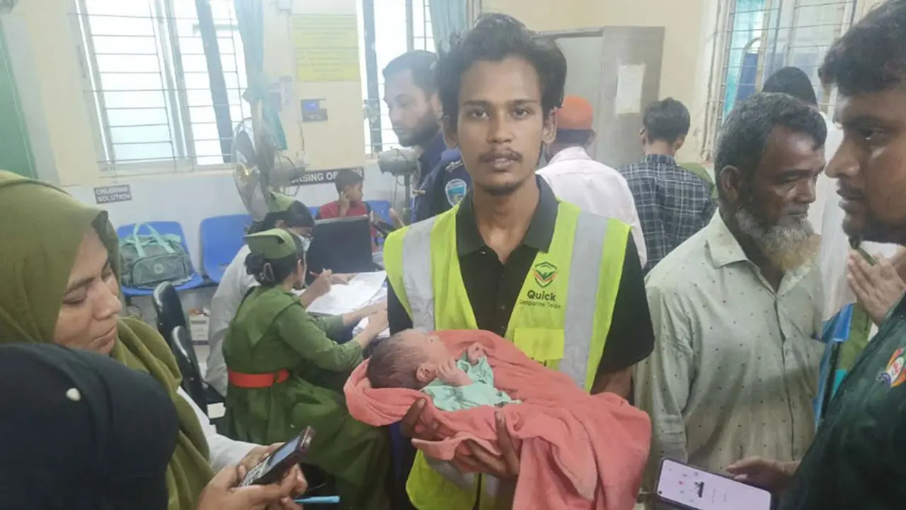 ঝোপে মিলল নবজাতক, দুই সন্তানের মা তাসলিমা নিতে চান শিশুটিকে
